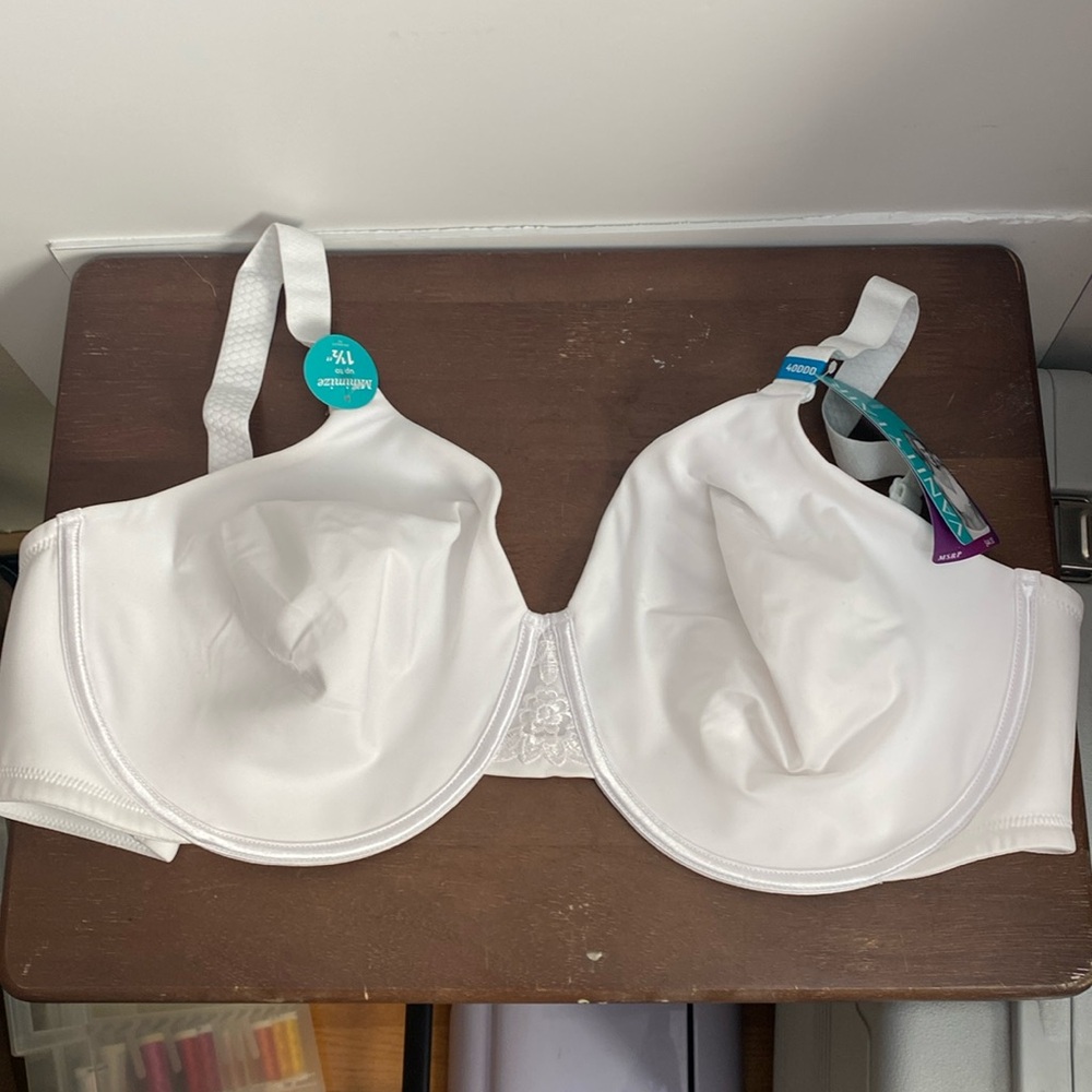 Women’s bra size 40 DDD.